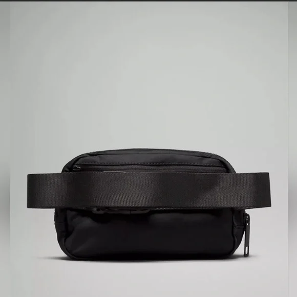 Lululemon Everywhere Belt Bag 1L Pride NWT - Picture 2 of 6